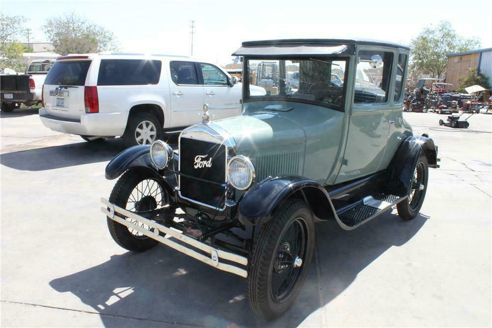 1927 FORD MODEL T COUPE - Front 3/4 - 112784