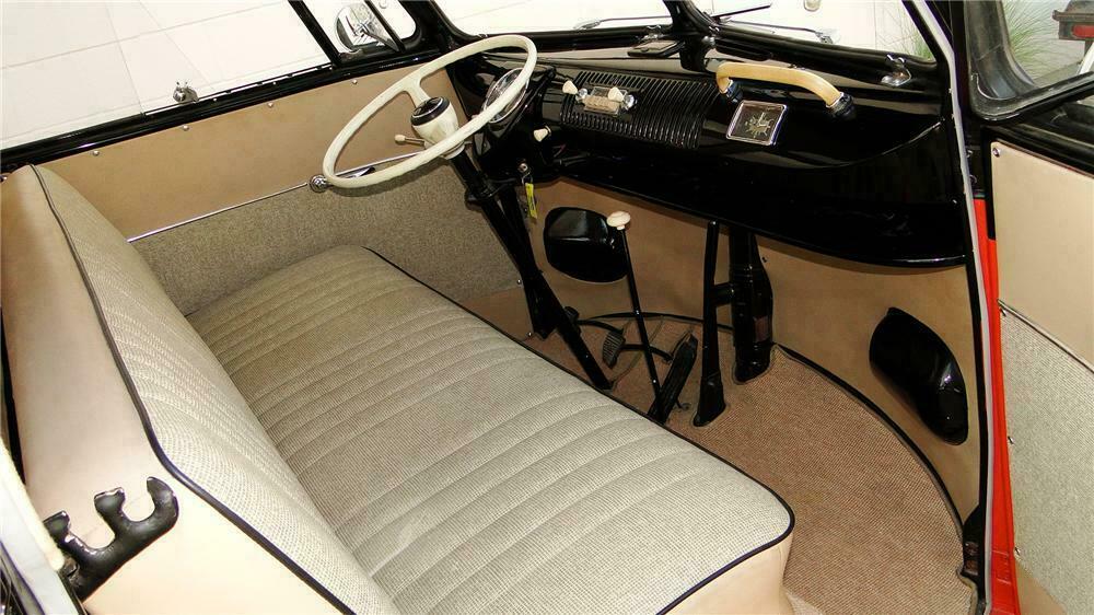 1961 VOLKSWAGEN 23 WINDOW SAMBA BUS - Interior - 112811