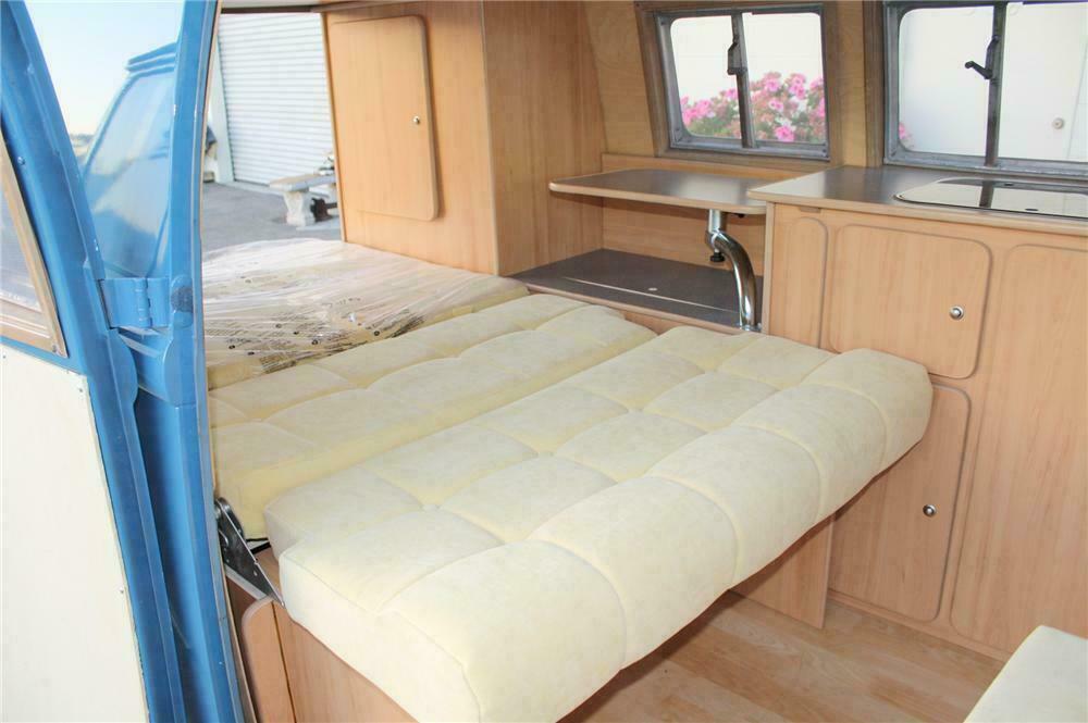 1966 VOLKSWAGEN CAMPER BUS - Interior - 112907