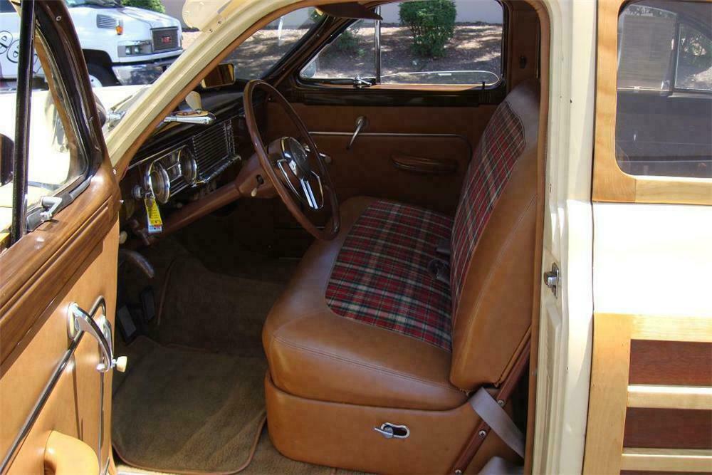 1950 PACKARD WOODY SEDAN - Interior - 115930