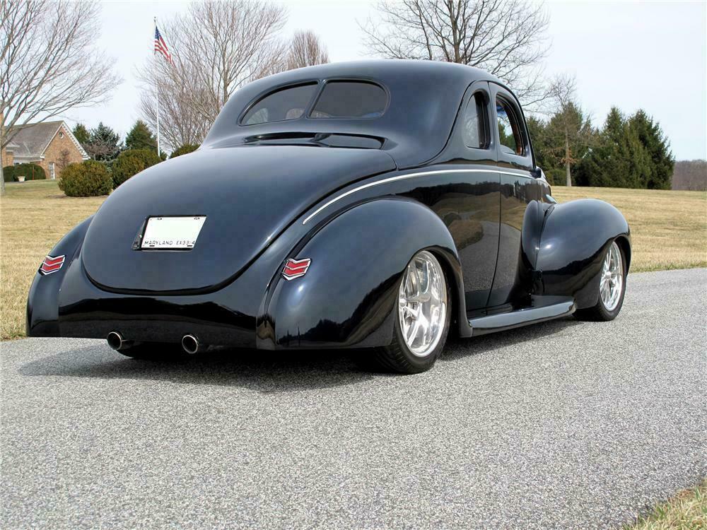 1940 FORD DELUXE CUSTOM 2 DOOR COUPE - Rear 3/4 - 116400