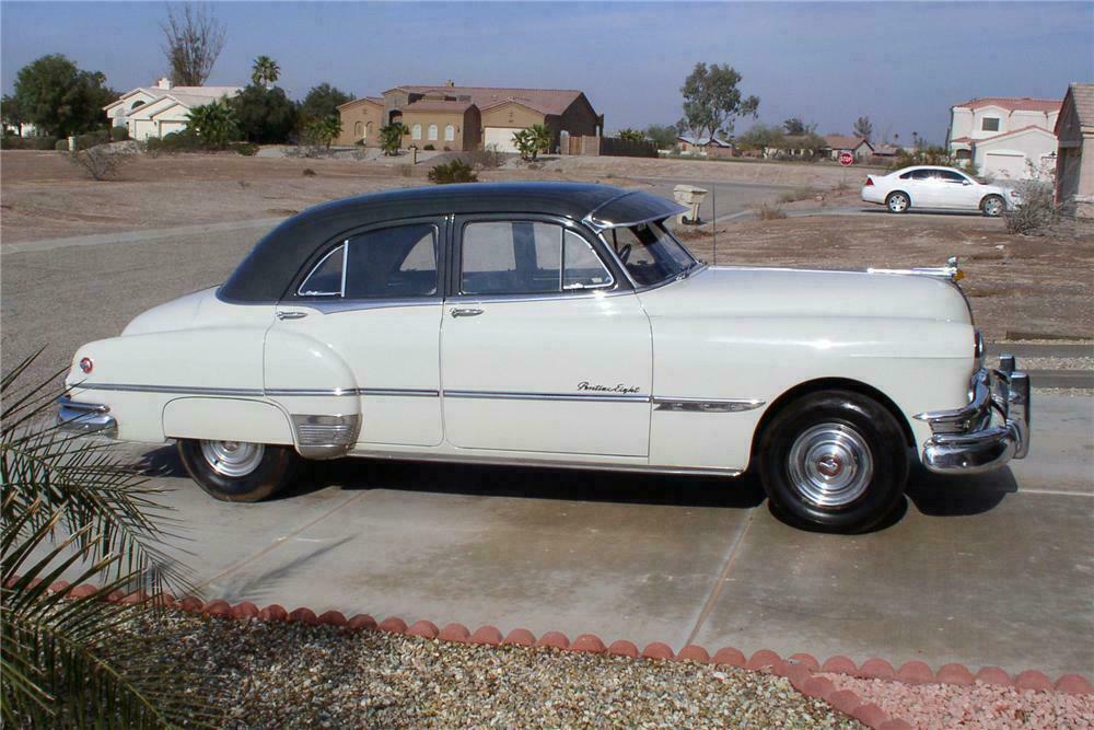 1951 PONTIAC CHIEFTAIN 4 DOOR SEDAN - Side Profile - 117847