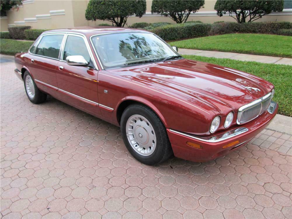 Jaguar vanden plas