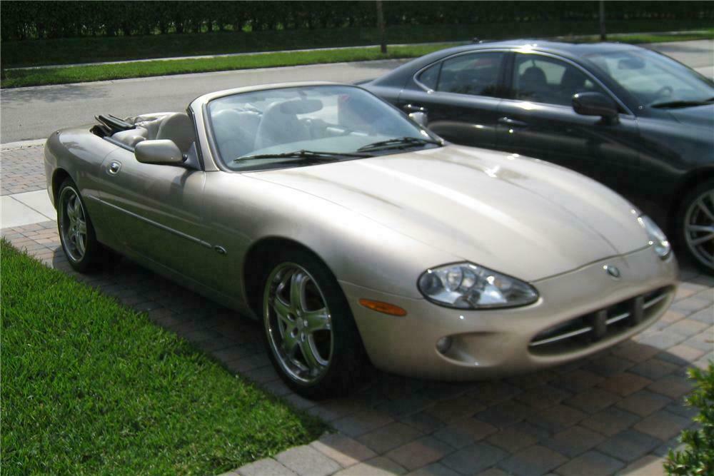1997 JAGUAR XK8 CONVERTIBLE - Side Profile - 125187