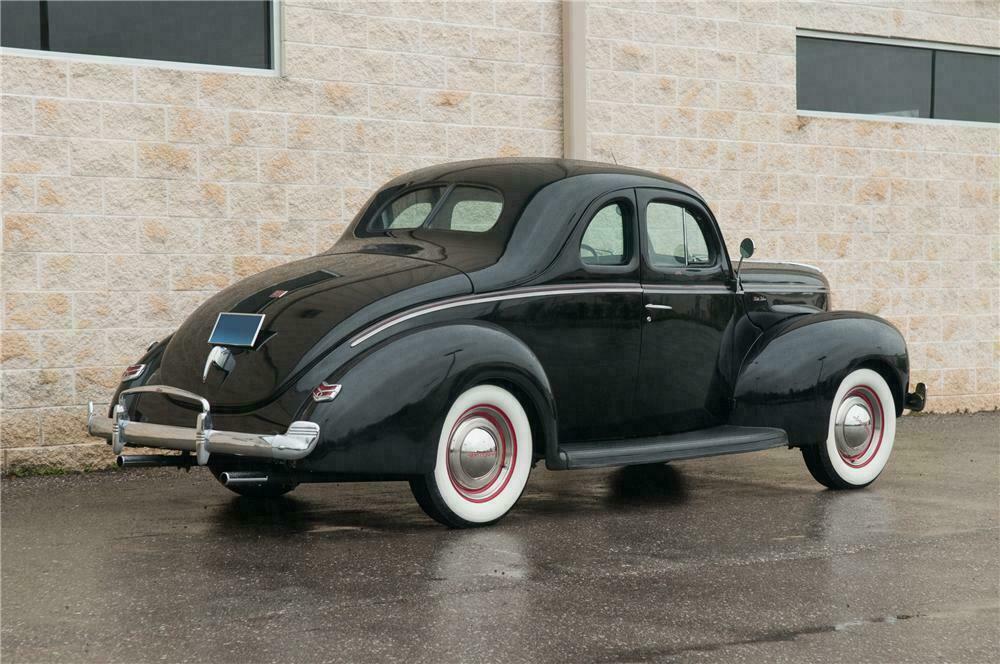 1940 FORD DELUXE CUSTOM 2 DOOR COUPE - Rear 3/4 - 125206