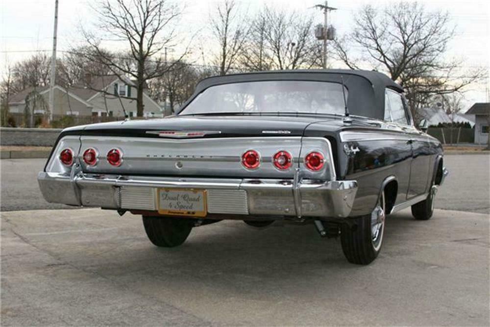 1962 CHEVROLET IMPALA SS CONVERTIBLE - Rear 3/4 - 125241