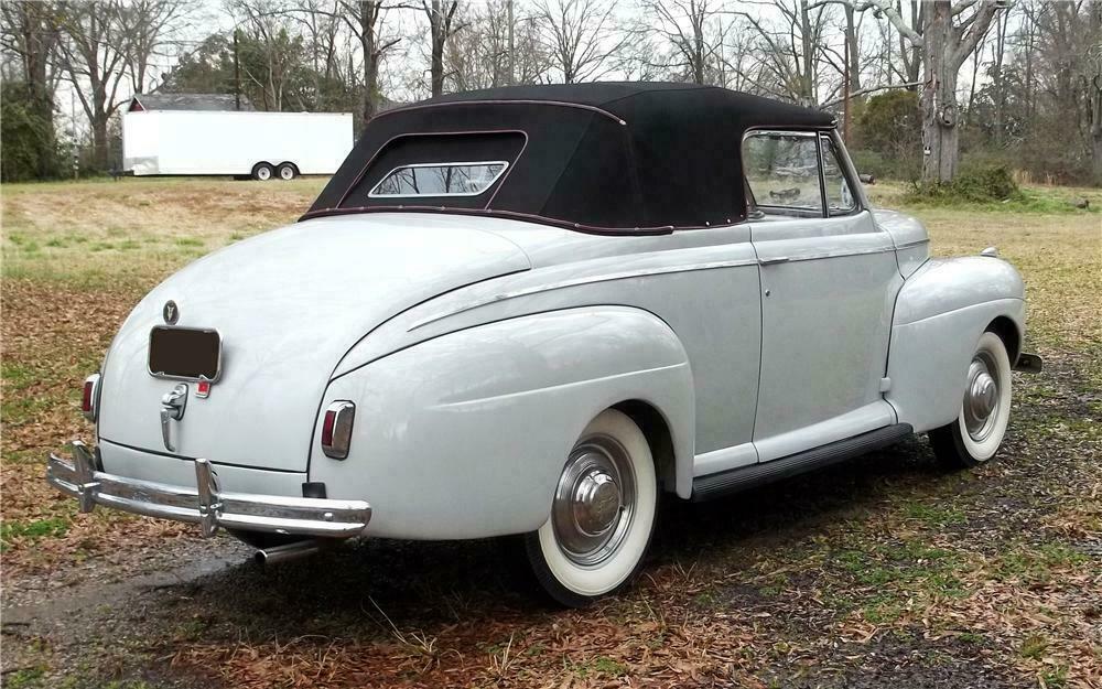 1941 FORD SUPER DELUXE CONVERTIBLE - Rear 3/4 - 125353