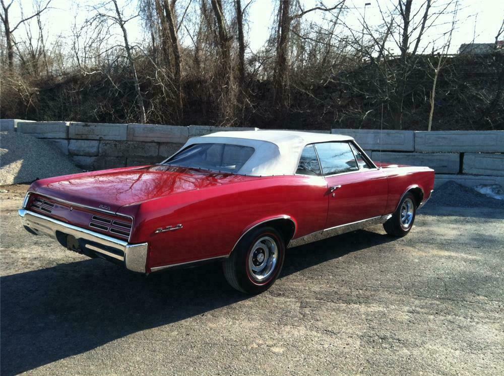 1967 PONTIAC GTO CONVERTIBLE - Rear 3/4 - 125702