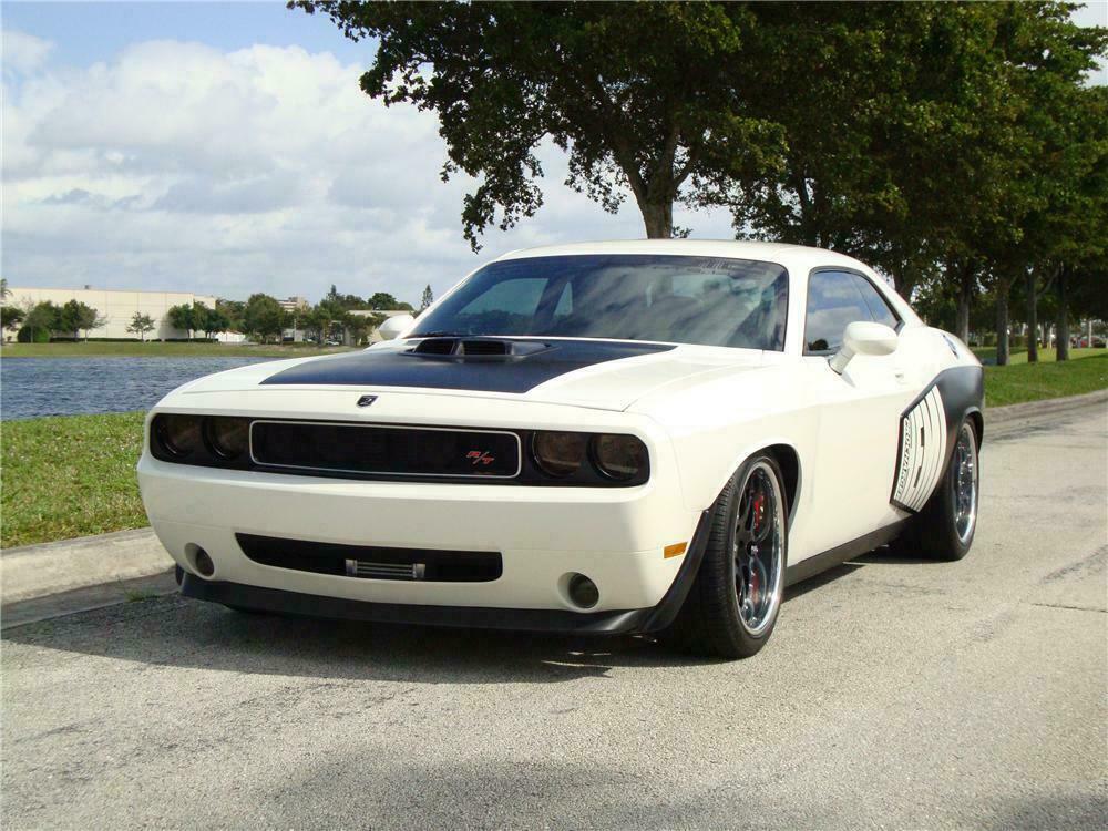 2009 Dodge Challenger R T Custom 2 Door Hardtop