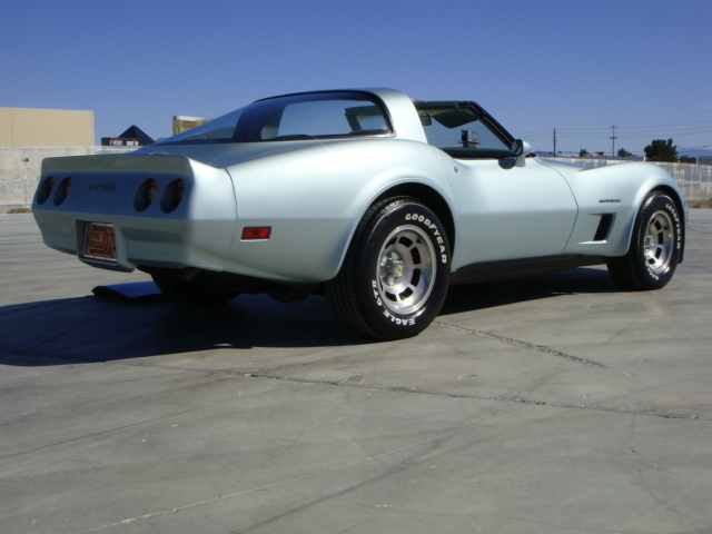 1982 CHEVROLET CORVETTE 2 DOOR COUPE - Rear 3/4 - 130447