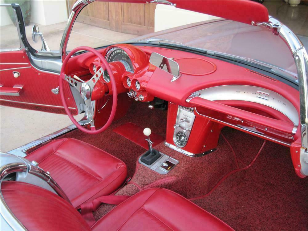 1962 CHEVROLET CORVETTE CONVERTIBLE - Interior - 130457