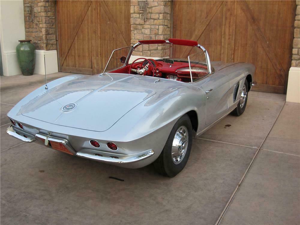 1962 CHEVROLET CORVETTE CONVERTIBLE - Rear 3/4 - 130457
