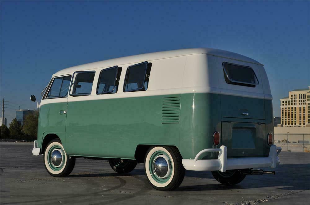 1963 VOLKSWAGEN SPLIT WINDOW SAFARI BUS - Rear 3/4 - 130993