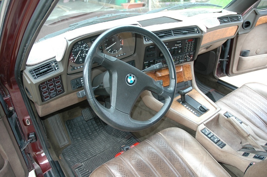 Nissan Auster 1985 Interior