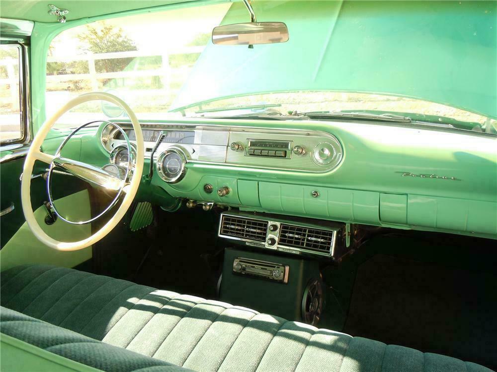 1957 PONTIAC CHIEFTAIN 4 DOOR HARDTOP - Interior - 132942