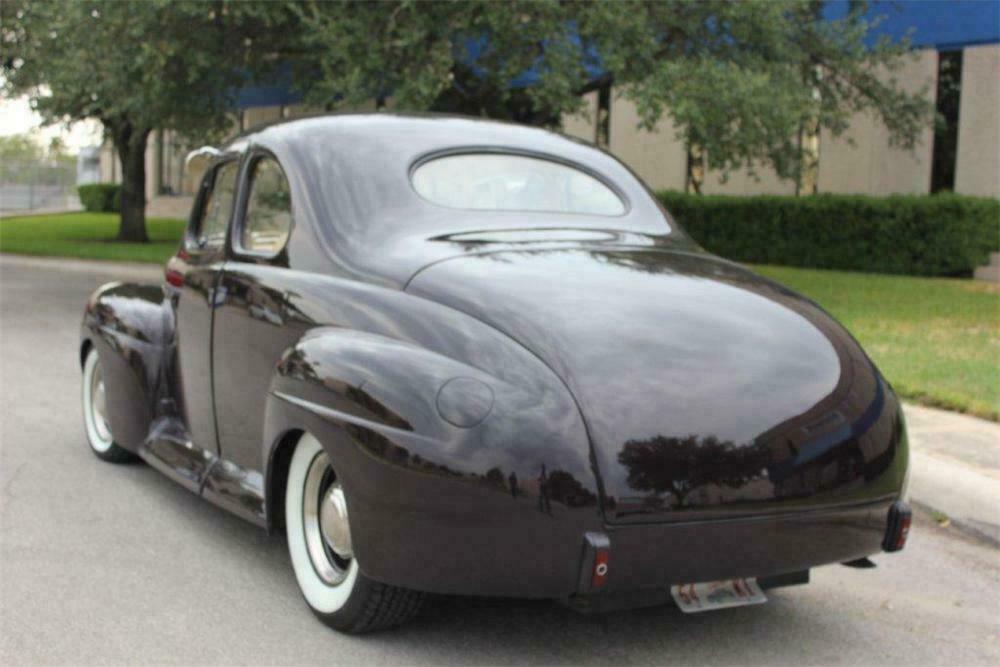 1941 FORD CUSTOM 2 DOOR COUPE - Rear 3/4 - 133064