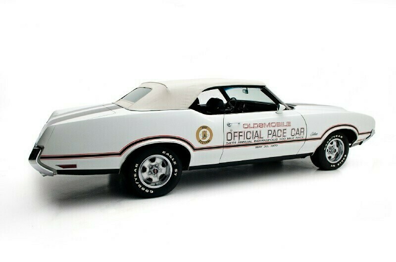 1970 OLDSMOBILE CUTLASS SUPREME CONVERTIBLE - Side Profile - 133191