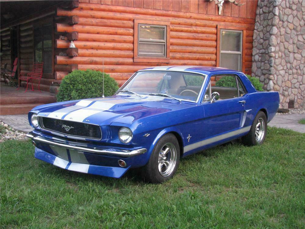 1966 FORD MUSTANG CUSTOM 2 DOOR HARDTOP - Front 3/4 - 133554