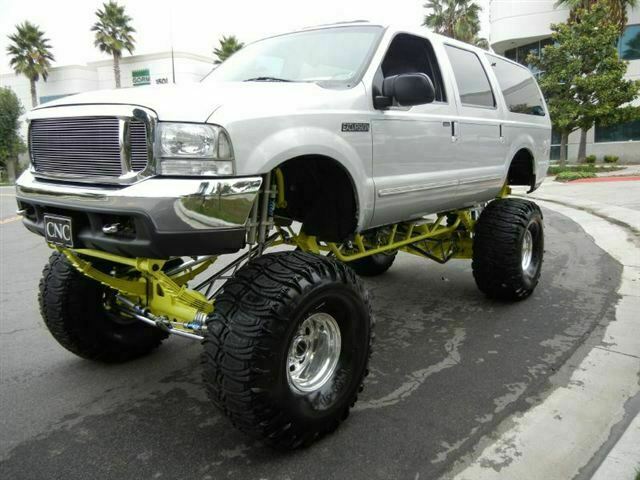 2000 FORD EXCURSION CUSTOM SUV - Front 3/4 - 133589