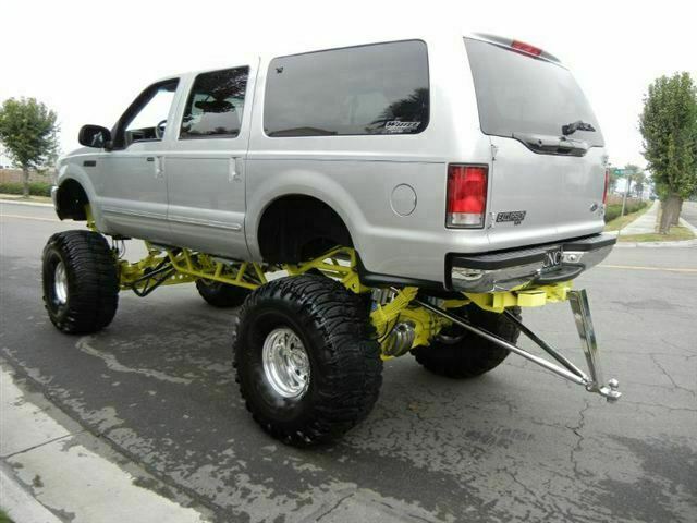 2000 FORD EXCURSION CUSTOM SUV - Rear 3/4 - 133589