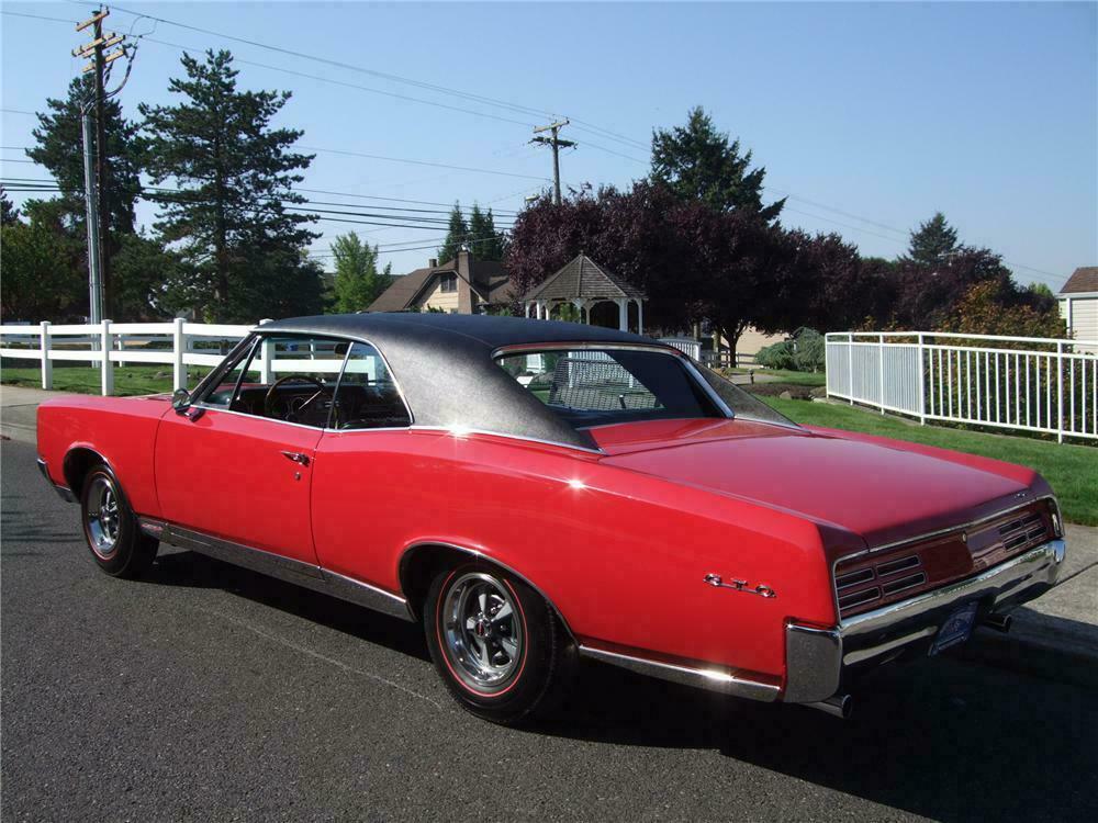 1967 PONTIAC GTO 2 DOOR HARDTOP - Rear 3/4 - 137948