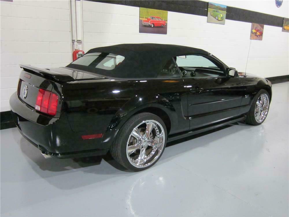 Cars 2007 Rear 2007 FORD MUSTANG GT CONVERTIBLE - Rear 3/4 - 138069