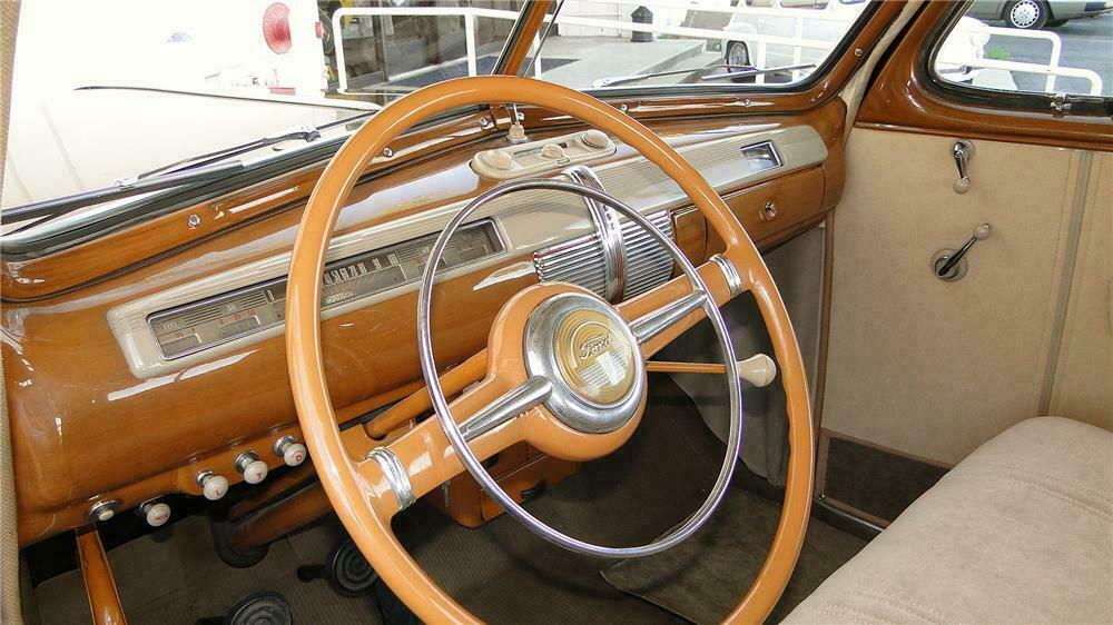 1941 FORD SUPER DELUXE 3 PASSENGER BUSINESS COUPE - Interior - 138113