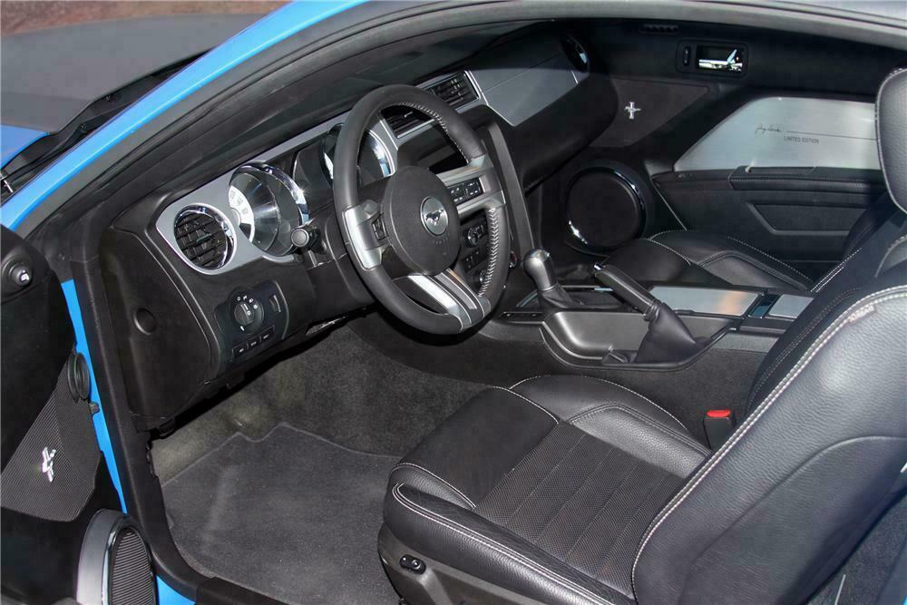 2011 FORD MUSTANG CUSTOM 2 DOOR COUPE - Interior - 138207