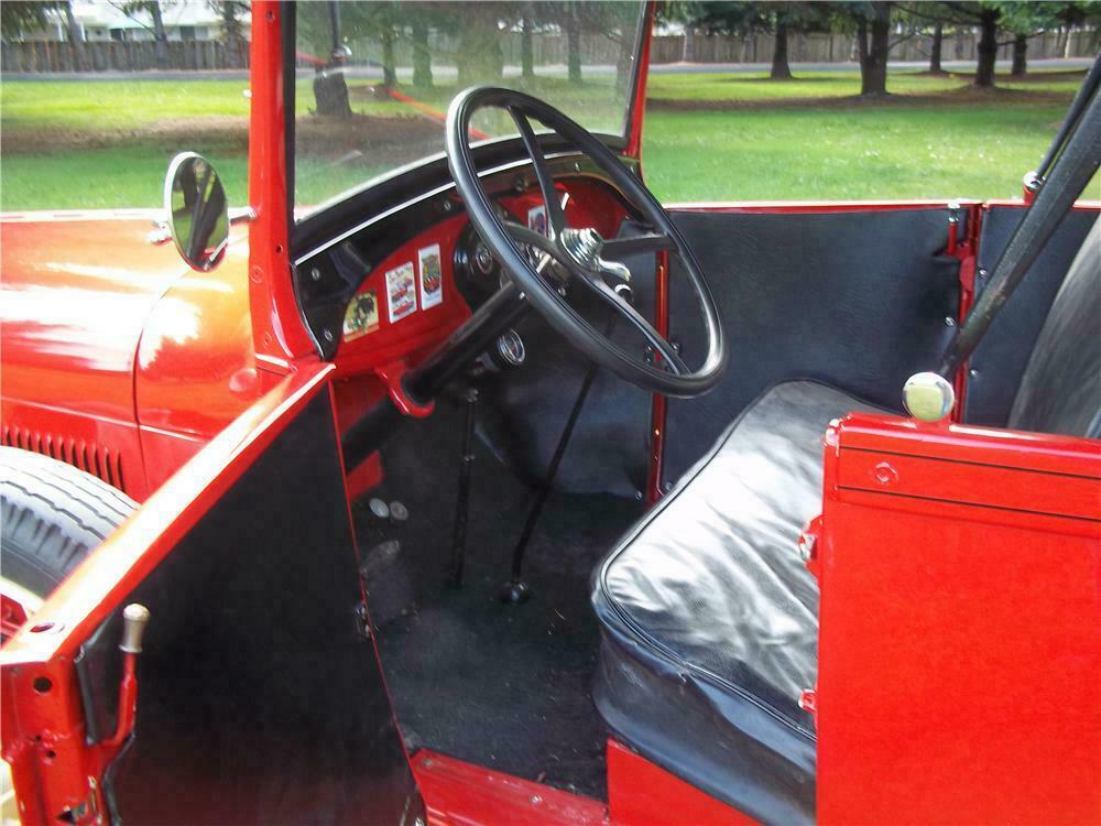 1928 FORD ROADSTER PICKUP - Interior - 138390