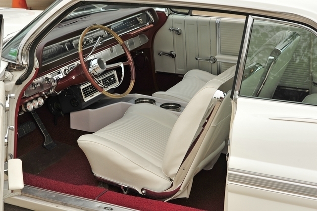 1962 PONTIAC BONNEVILLE 2 DOOR HARDTOP - Interior - 138427