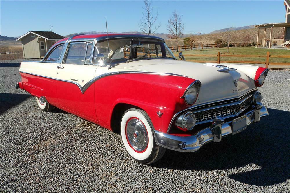 1955 FORD FAIRLANE 2 DOOR HARDTOP - Front 3/4 - 138952