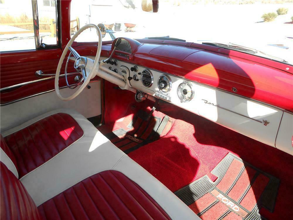 1955 FORD FAIRLANE 2 DOOR HARDTOP - Interior - 138952