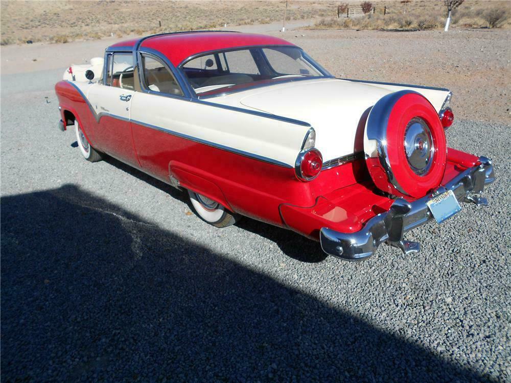 1955 FORD FAIRLANE 2 DOOR HARDTOP - Rear 3/4 - 138952