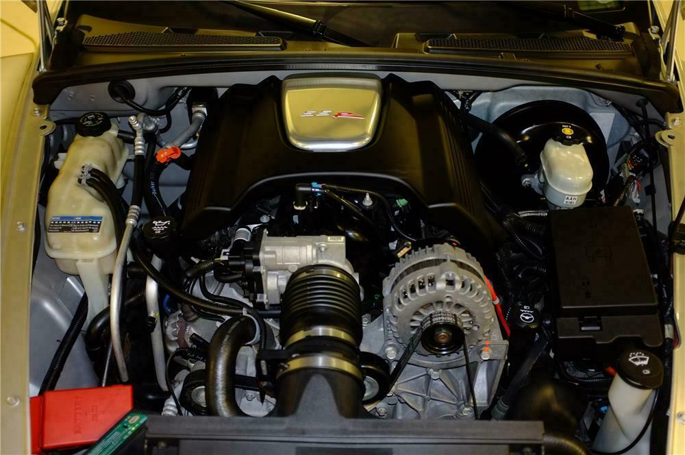2004 CHEVROLET SSR CUSTOM PICKUP - Engine - 139001