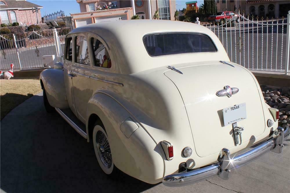 1939 BUICK SPECIAL 4 DOOR SEDAN - Rear 3/4 - 139937