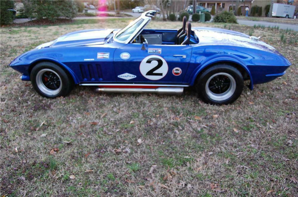 1965 CHEVROLET CORVETTE CUSTOM CONVERTIBLE - Front 3/4 - 151418