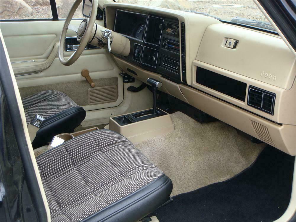 1990 JEEP COMANCHE CUSTOM PICKUP - Interior - 152122
