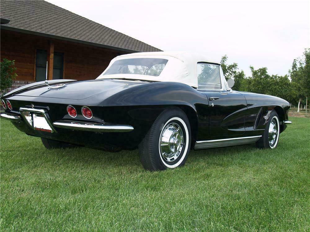 1962 CHEVROLET CORVETTE CONVERTIBLE - Rear 3/4 - 154780