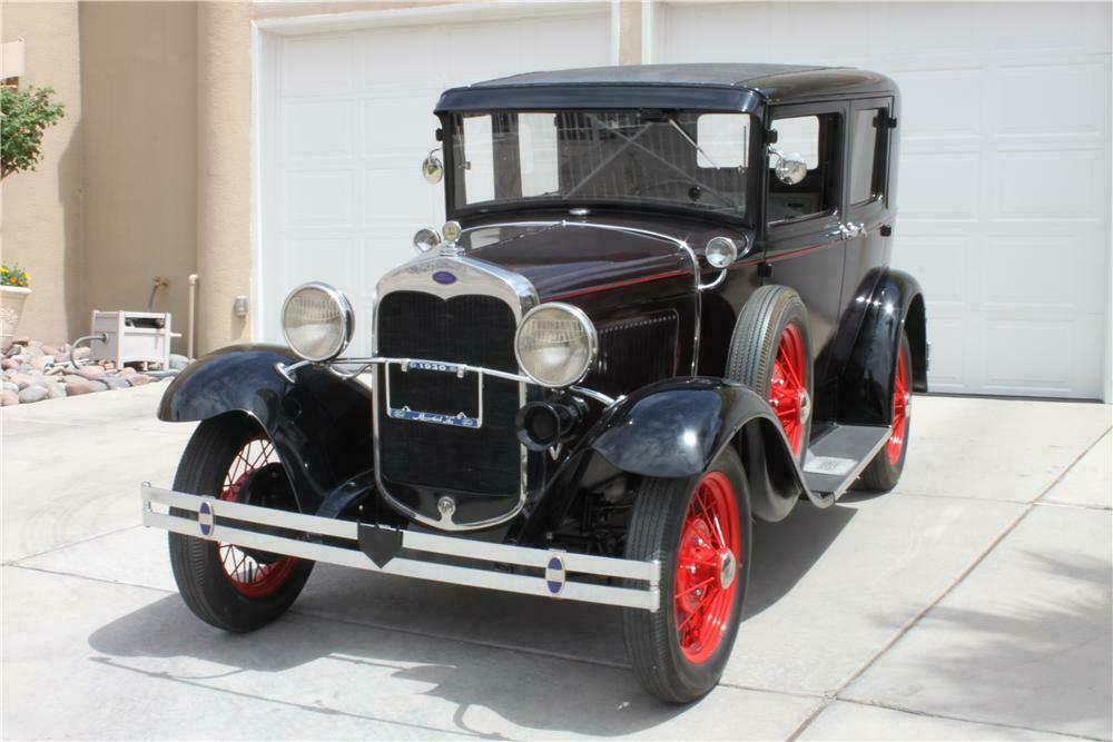 1930 FORD MODEL A 4 DOOR SEDAN - Front 3/4 - 157342