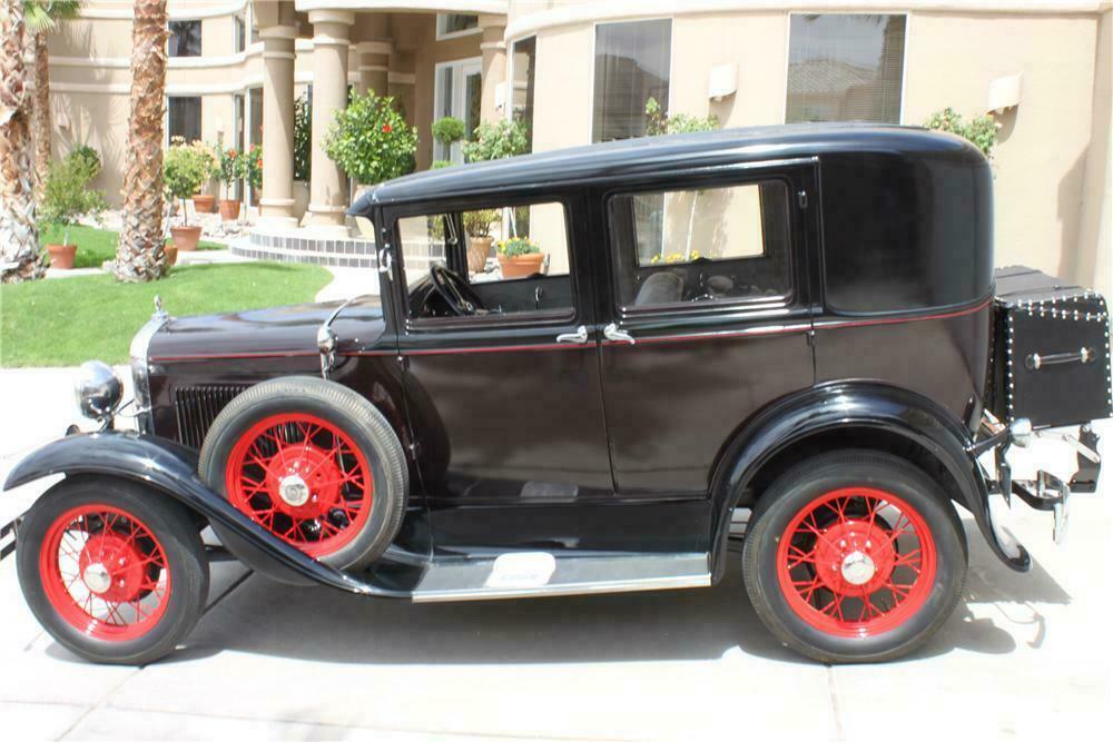1930 FORD MODEL A 4 DOOR SEDAN - Side Profile - 157342