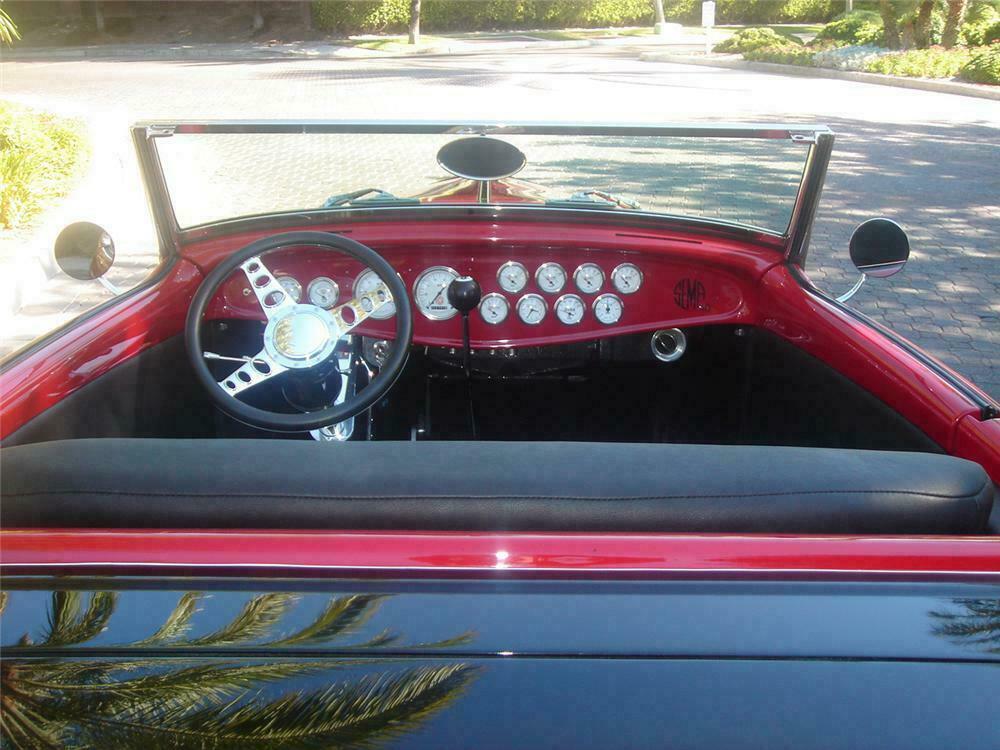 1932 FORD CUSTOM ROADSTER - Interior - 157376