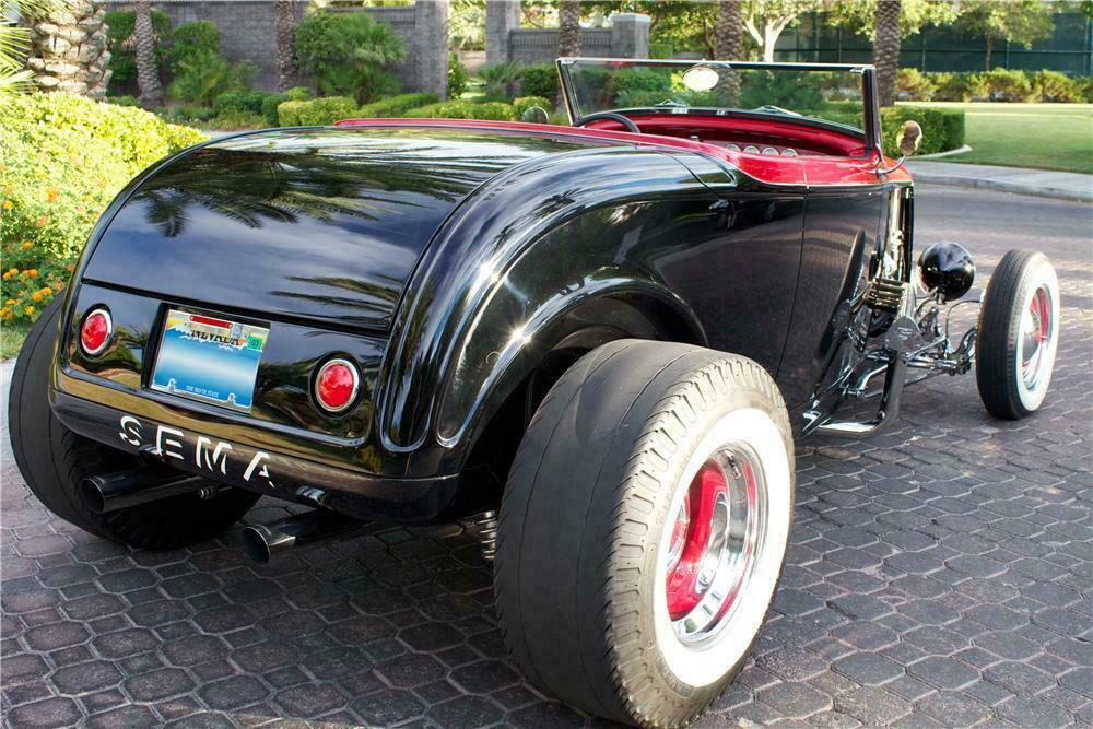 1932 FORD CUSTOM ROADSTER - Rear 3/4 - 157376