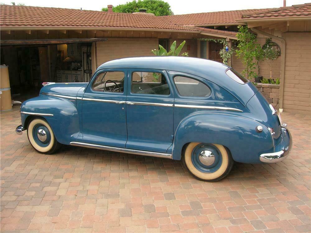 1946 PLYMOUTH DELUXE 4 DOOR SEDAN - Side Profile - 157432