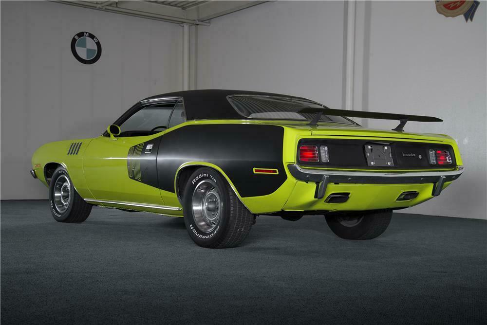 1971 PLYMOUTH CUDA 2 DOOR HARDTOP - Rear 3/4 - 157695