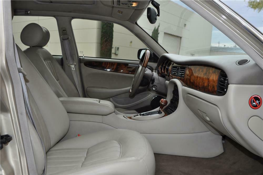 Autograf 1998 JAGUAR XJ8 4 DOOR SEDAN