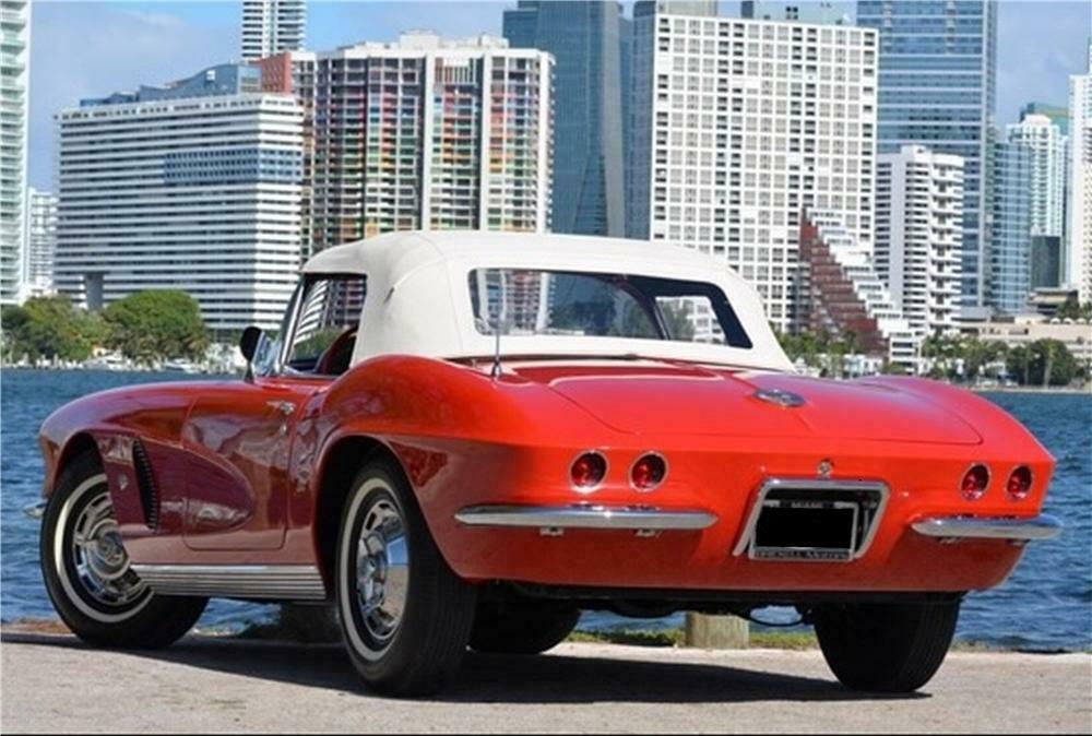 1962 CHEVROLET CORVETTE CONVERTIBLE - Rear 3/4 - 161083