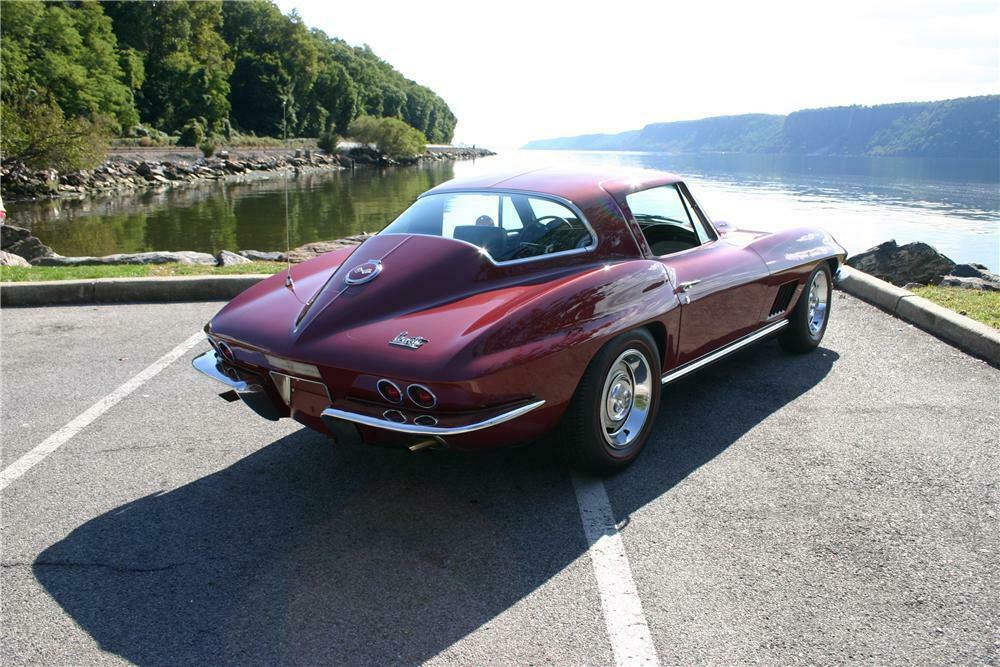 1967 CHEVROLET CORVETTE 2 DOOR COUPE - Rear 3/4 - 161181