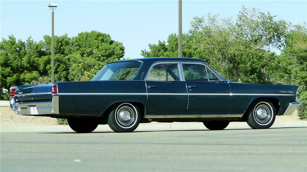 1963 PONTIAC STAR CHIEF 4 DOOR SEDAN - Rear 3/4 - 161339