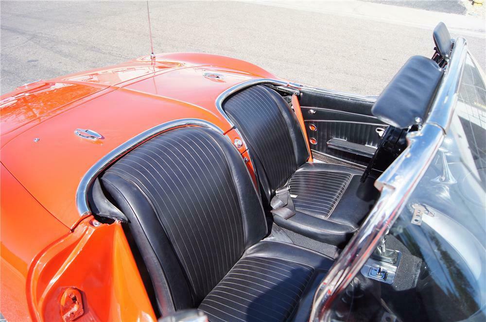 1962 CHEVROLET CORVETTE CONVERTIBLE - Interior - 161429