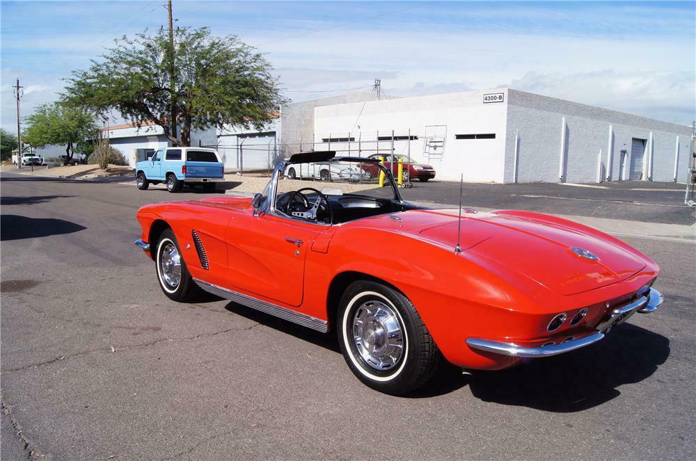 1962 CHEVROLET CORVETTE CONVERTIBLE - Rear 3/4 - 161429